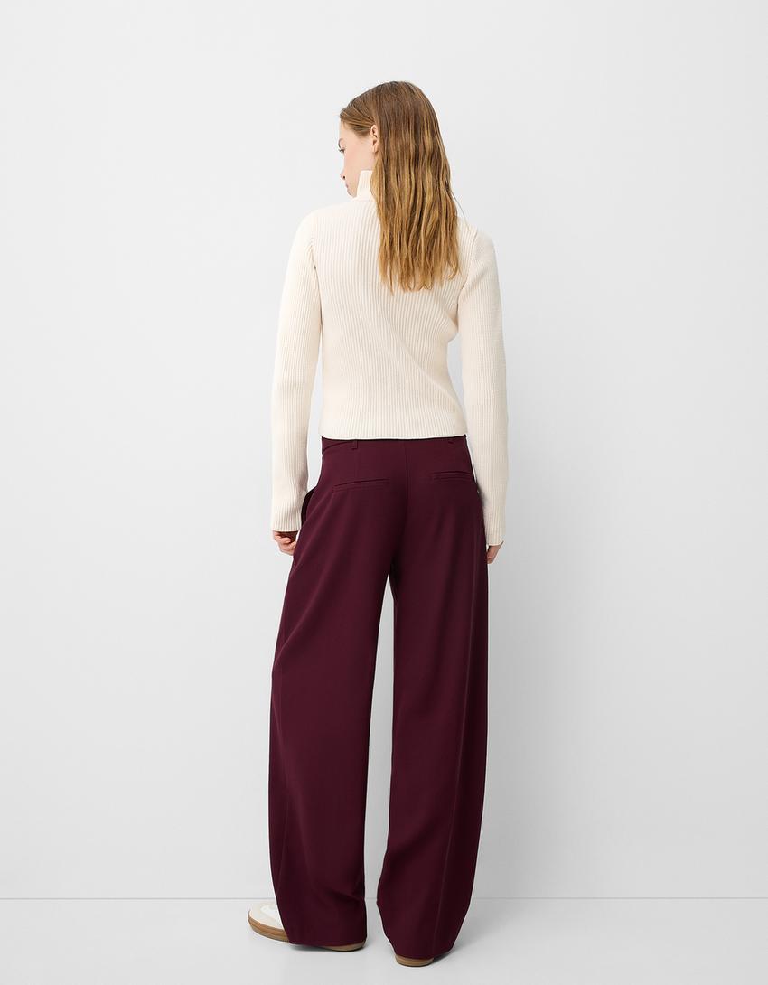 LOW-RISE BAGGY TROUSERS