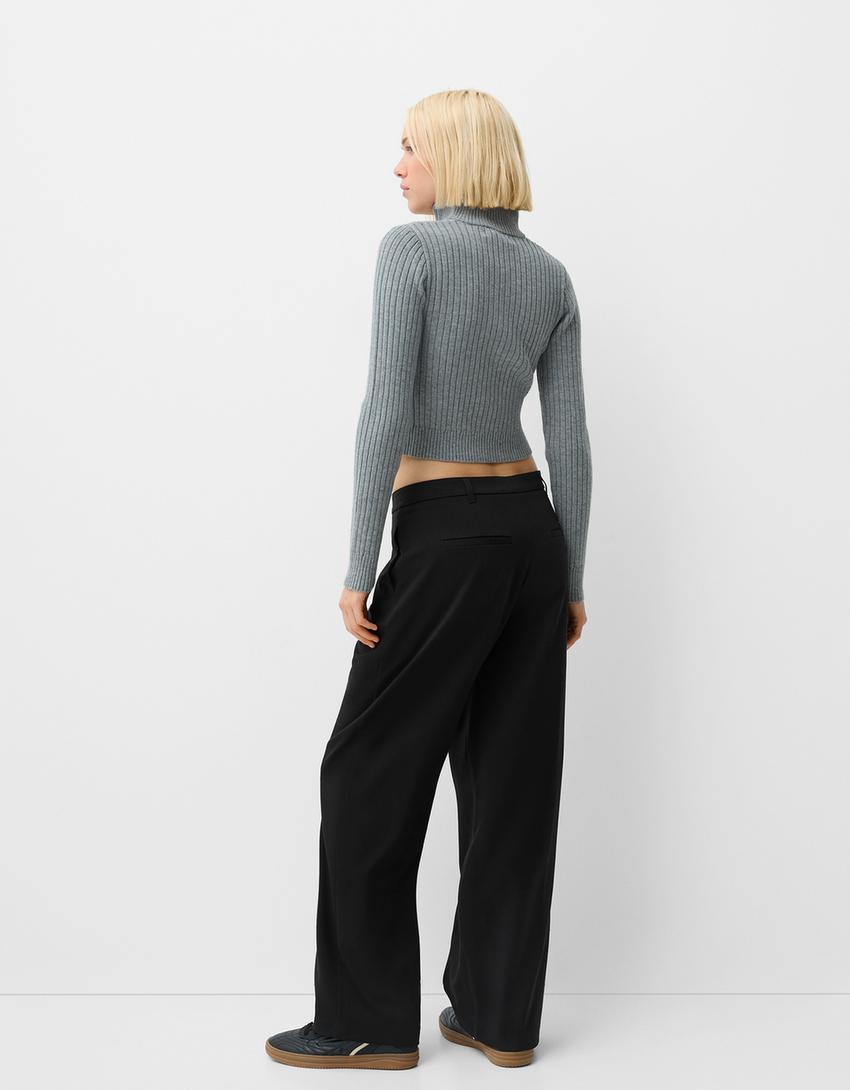LOW-RISE BAGGY TROUSERS