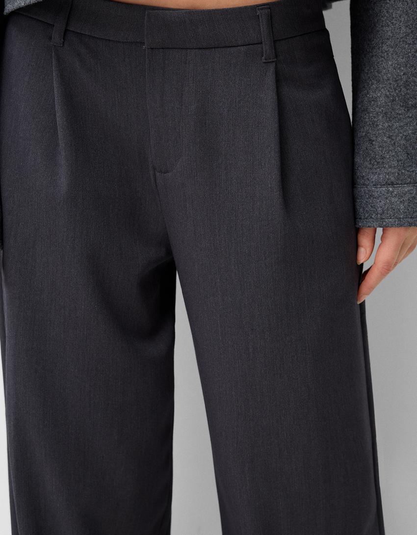 LOW-RISE BAGGY TROUSERS