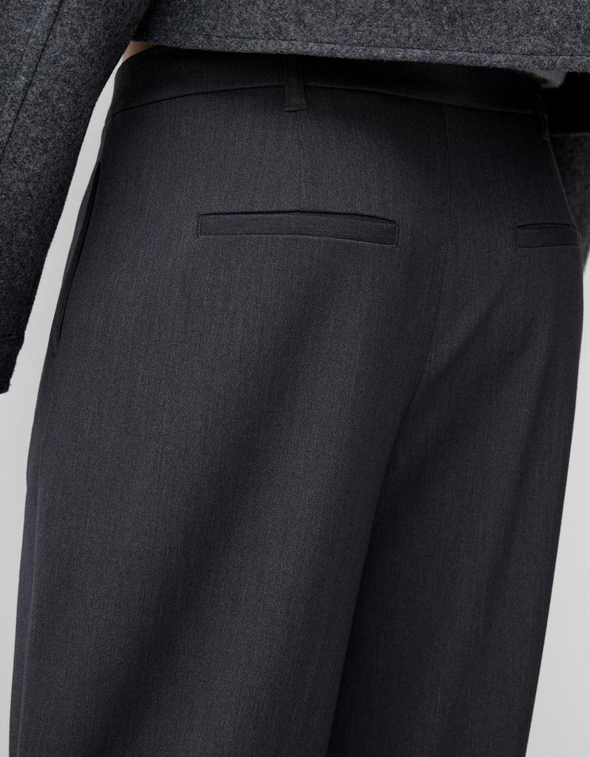 LOW-RISE BAGGY TROUSERS