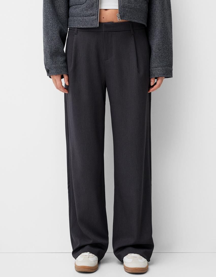 LOW-RISE BAGGY TROUSERS