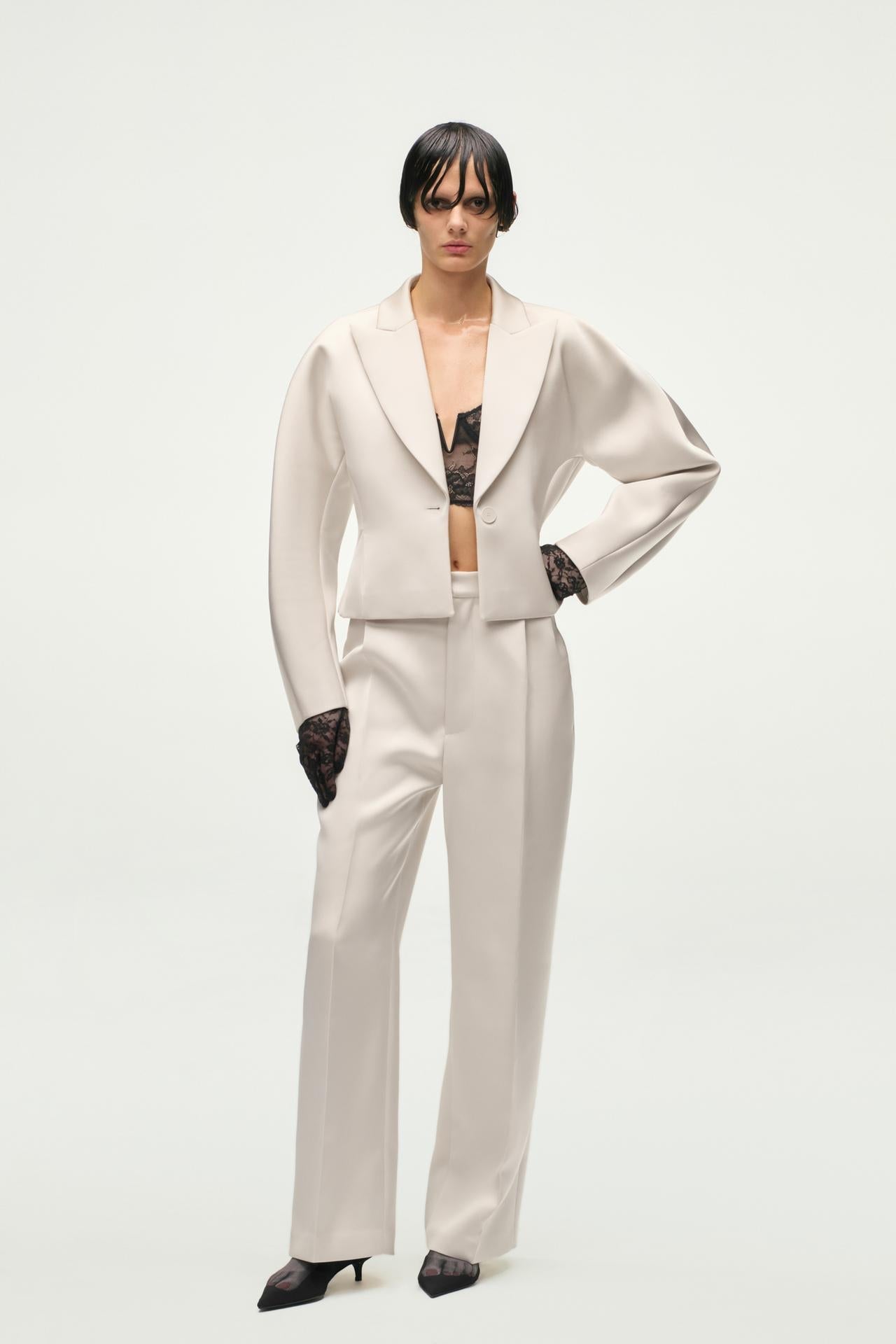 CLASSIC TAILORED BLAZER