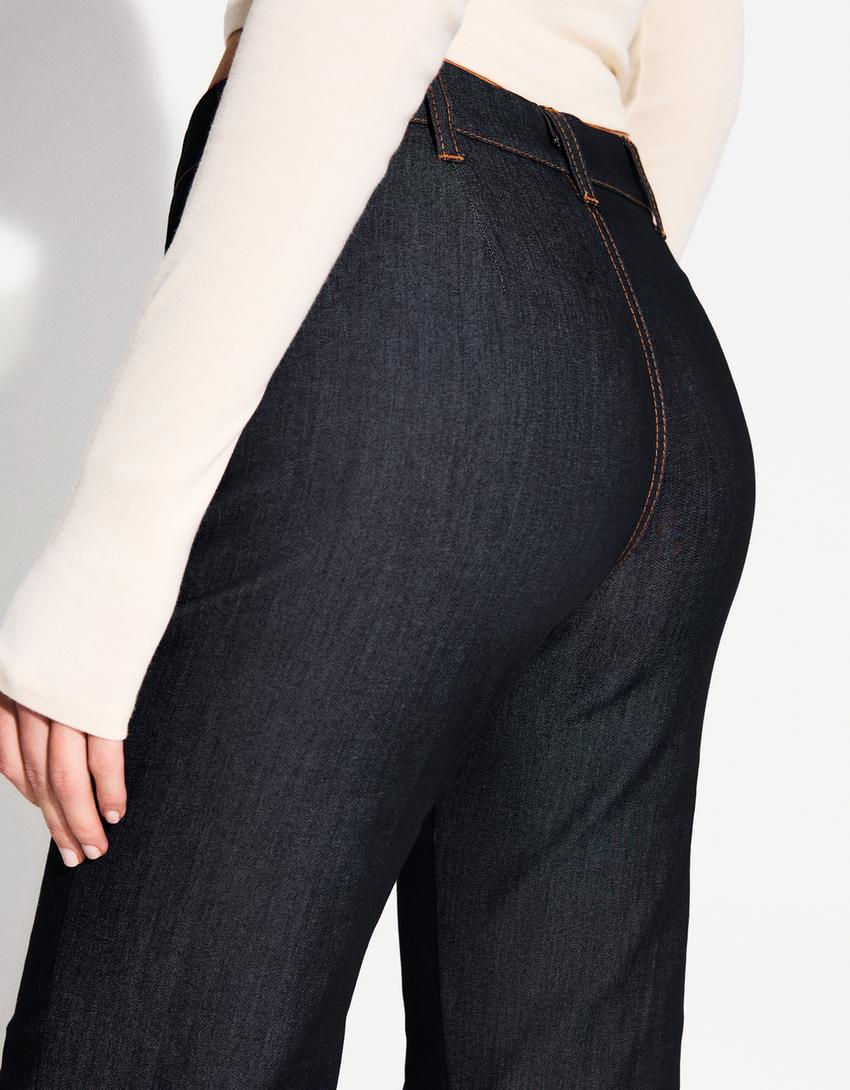 LOW-RISE BOOTCUT JEANS