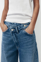 HIGH-WAIST WIDE LEG JEANS