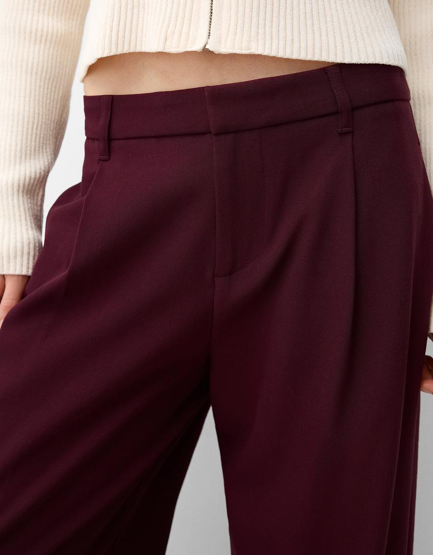 LOW-RISE BAGGY TROUSERS