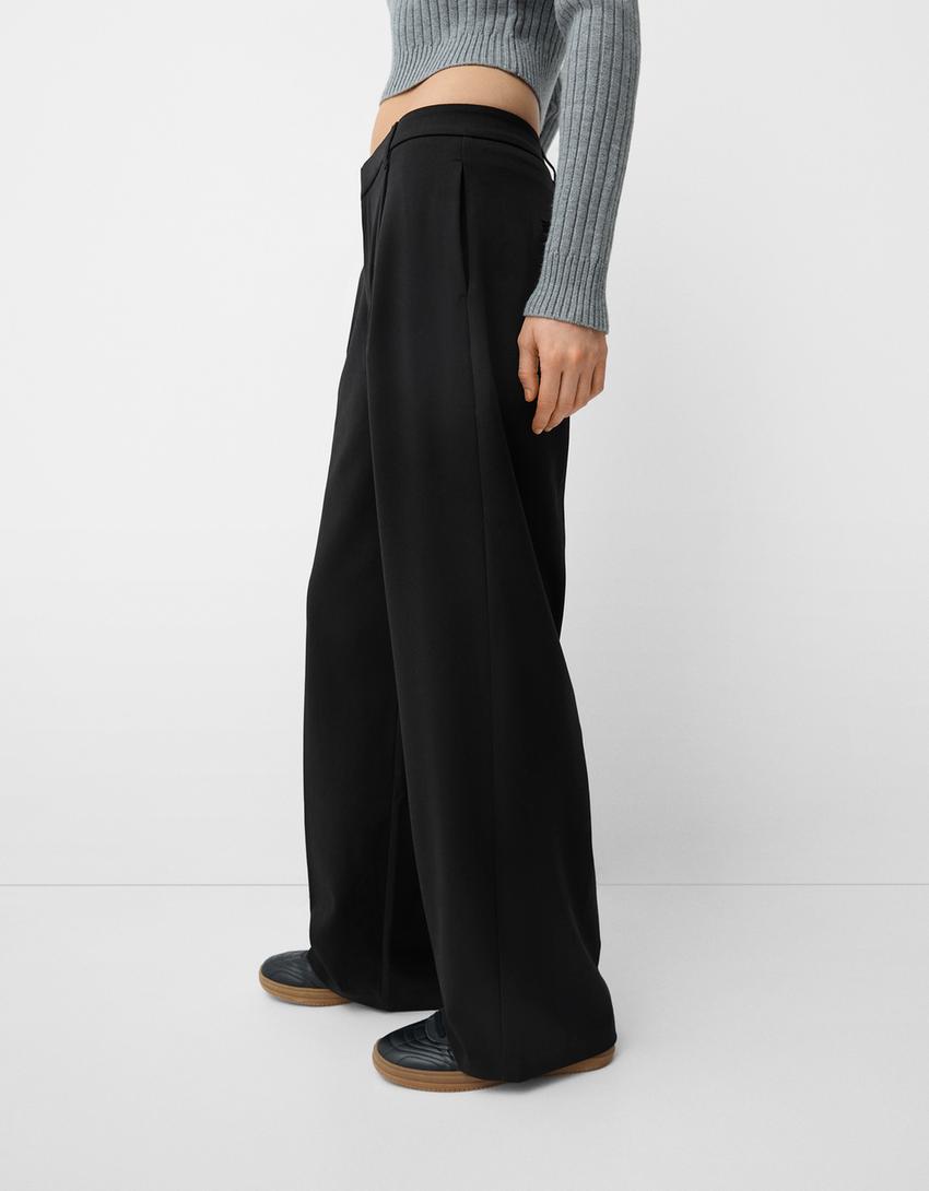LOW-RISE BAGGY TROUSERS