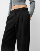 LOW-RISE BAGGY TROUSERS