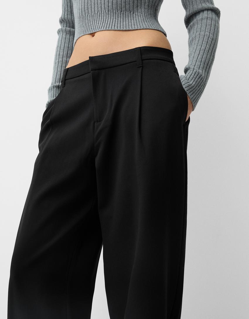 LOW-RISE BAGGY TROUSERS
