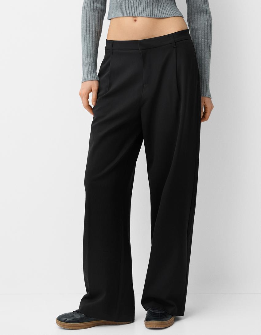 LOW-RISE BAGGY TROUSERS
