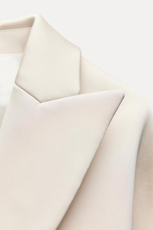 CLASSIC TAILORED BLAZER