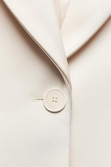 CLASSIC TAILORED BLAZER