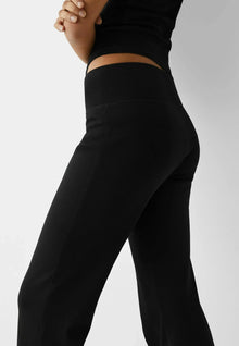 ESSENTIAL TWO-PIECE SET